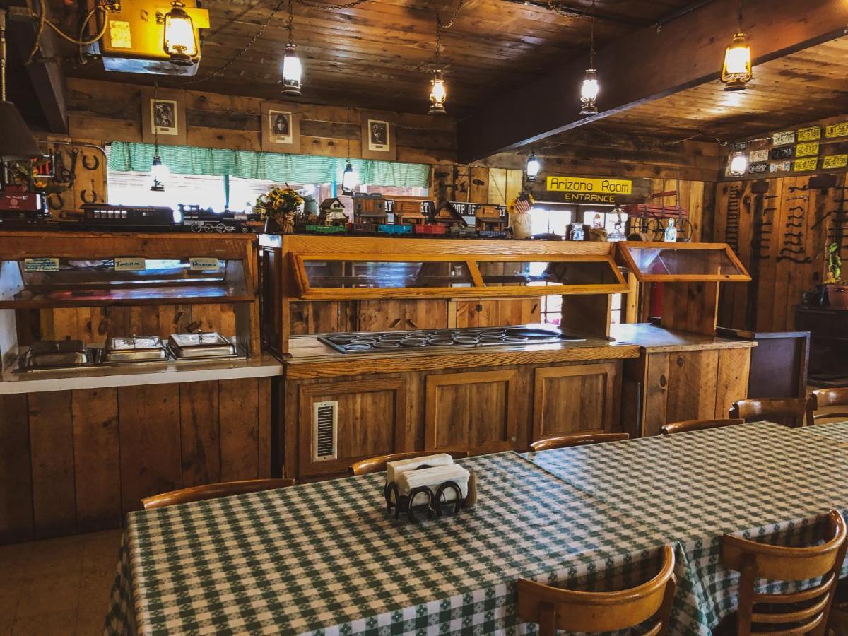 Grand Canyon Caverns Inn Peach Springs Exterior photo