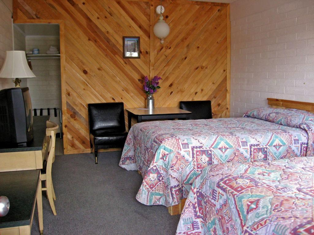 Grand Canyon Caverns Inn Peach Springs Room photo