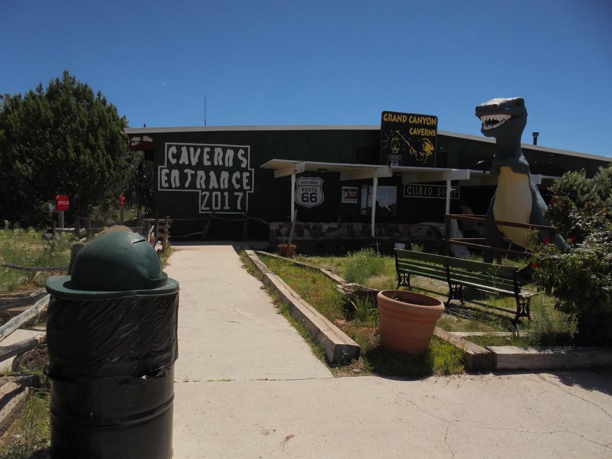 Grand Canyon Caverns Inn Peach Springs Exterior photo