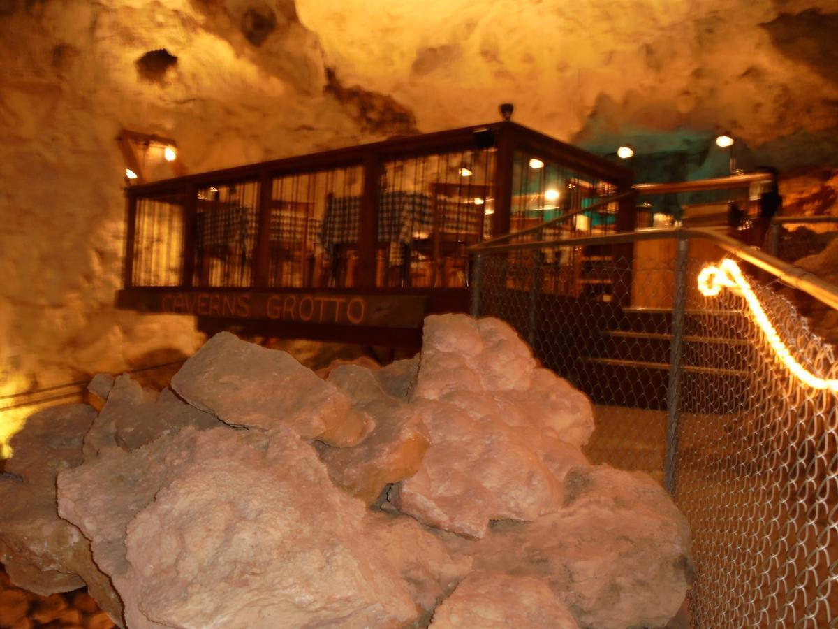 Grand Canyon Caverns Inn Peach Springs Exterior photo