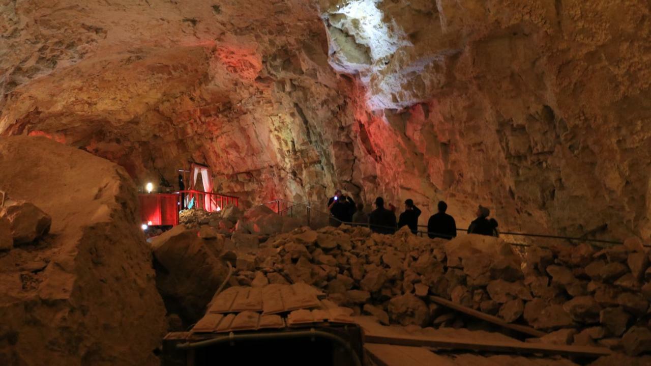 Grand Canyon Caverns Inn Peach Springs Exterior photo