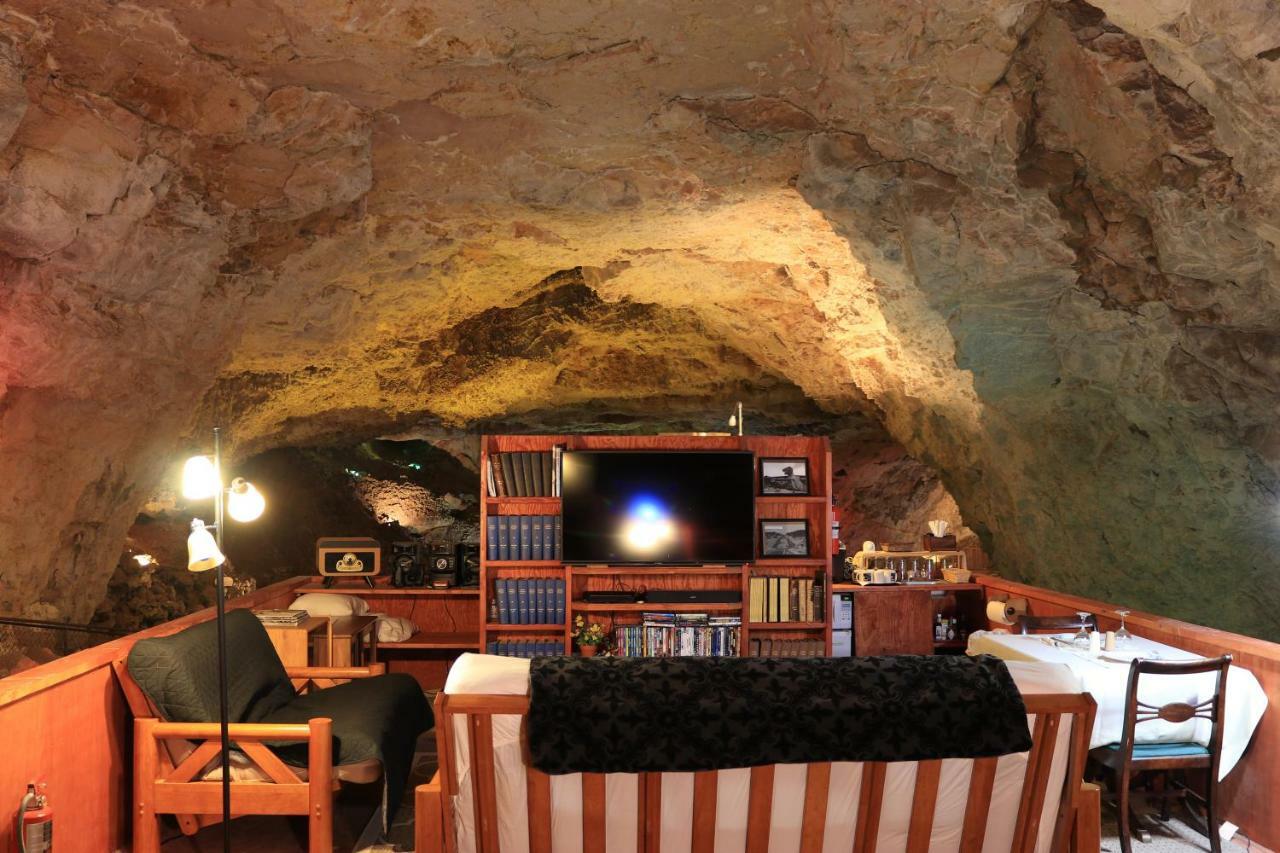 Grand Canyon Caverns Inn Peach Springs Exterior photo