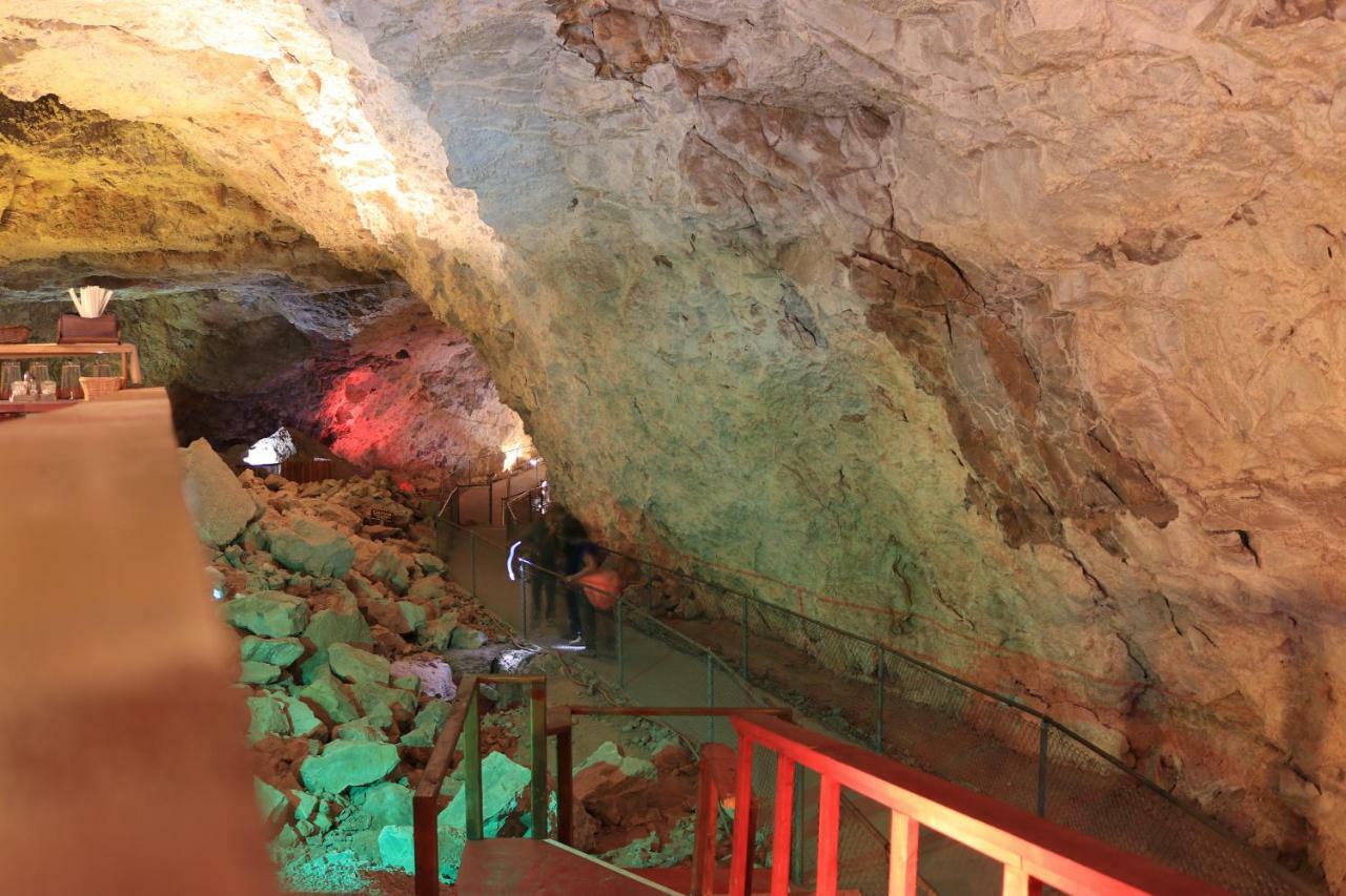 Grand Canyon Caverns Inn Peach Springs Exterior photo