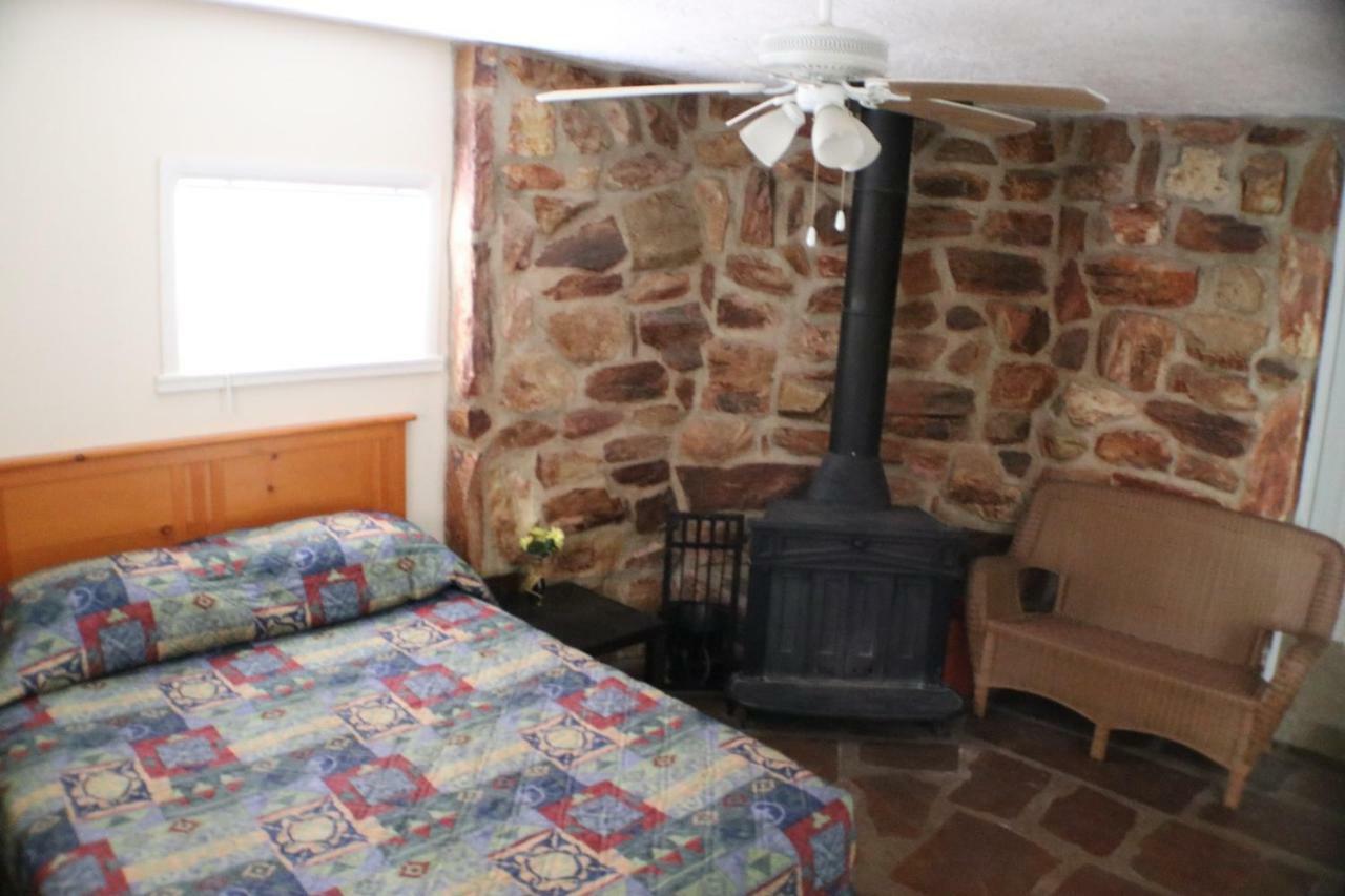 Grand Canyon Caverns Inn Peach Springs Exterior photo